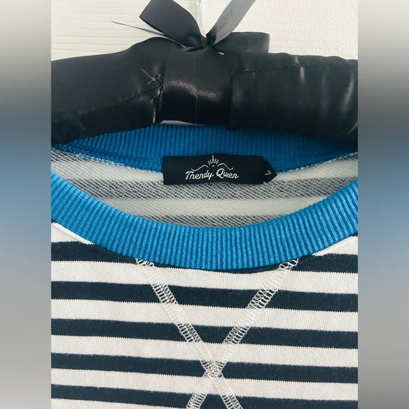 Trendy Queen Crewneck Black/White Striped Long Sleeve Sweatshirt w/ Blue Trim LG - Picture 3 of 5